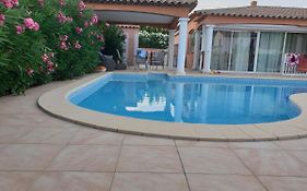 Villa Notre dame plain pied avec piscine privée 8 personnes